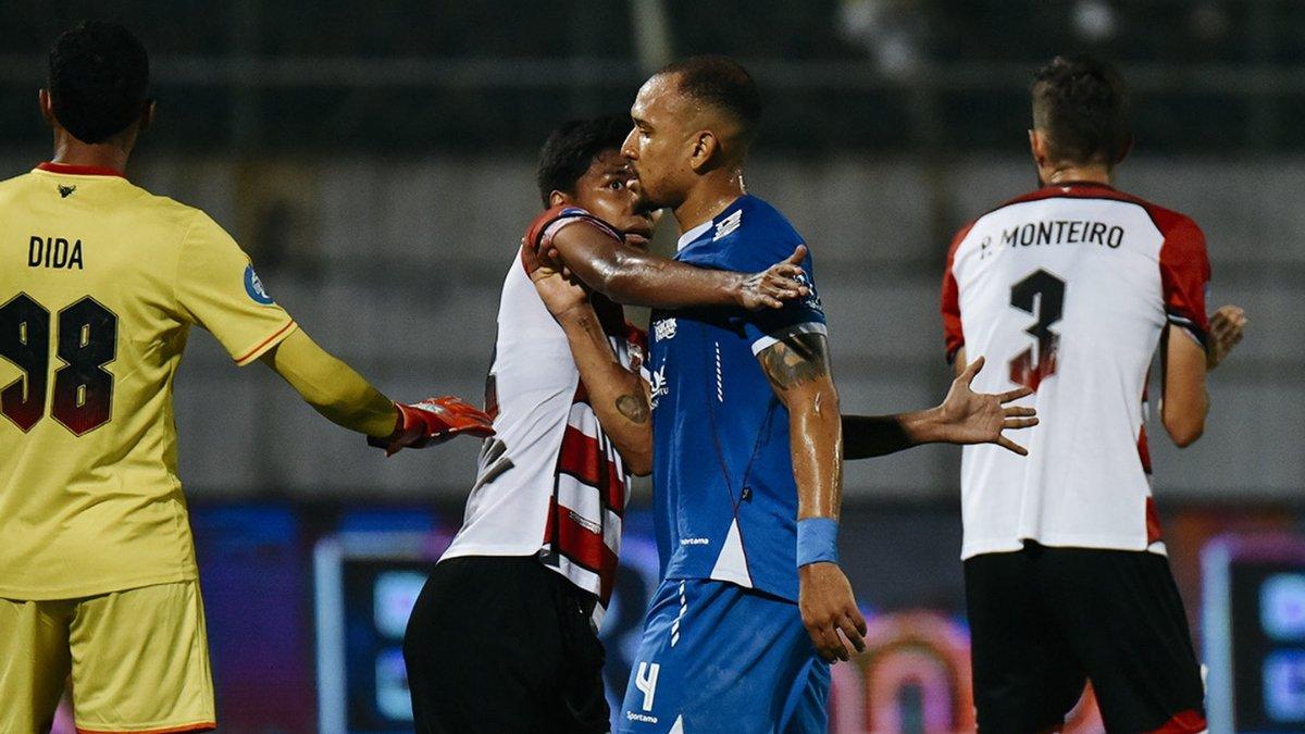 Cuplikan pertandingan Madura United melawan Persib Bandung di pekan ketujuh Liga 1 2024. Persib Bandung ditahan imbang 2-2 dari tuan rumah Madura United.
