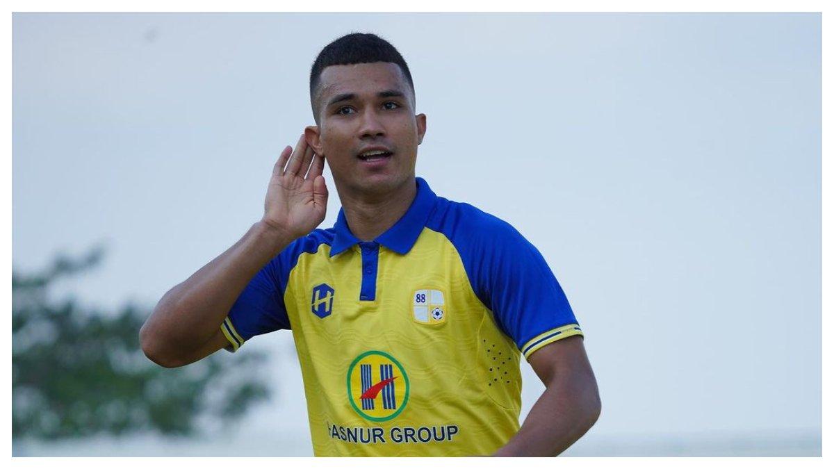 Foto Gustavo Tocatins yang bereragam Barito Putera saat melawan RANS Nusantara FC