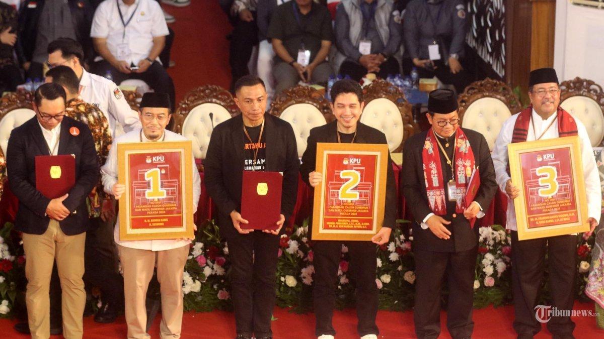 KPUD Jakarta telah melakukan pengundian nomor urut pasangan calon gubernur-wakil gubernur untuk Pilgub Jakarta di Kantor KPUD Jakarta, Salemba, Jakarta Pusat, Senin (23/9/2024). Hasil Quick Count Pilkada Jakarta 2024 akan diumumkan pada Rabu (27/11/2024) hari ini mulai pukul 15.00 WIB. Siapa lebih unggul di antara 3 paslon?