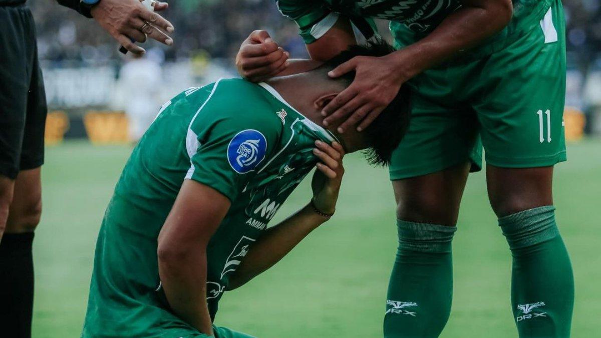 Momen emosional striker Timnas Indonesia Hokky Caraka seusai mencetak gol bagi PSS Sleman di pekan keenam Liga 1 2024.