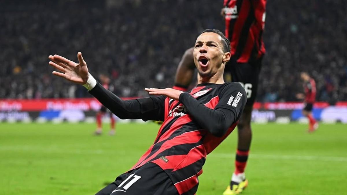 TRANSFER PEMAIN - Potret selebrasi Hugo Ekitike saat berseragam Eintracht Frankfurt yang diunggah dalam akun Instagramnya (20/4/2024). Hugo Ekitike dikabarkan akan gabung Liverpool pada musim 2025/2026.