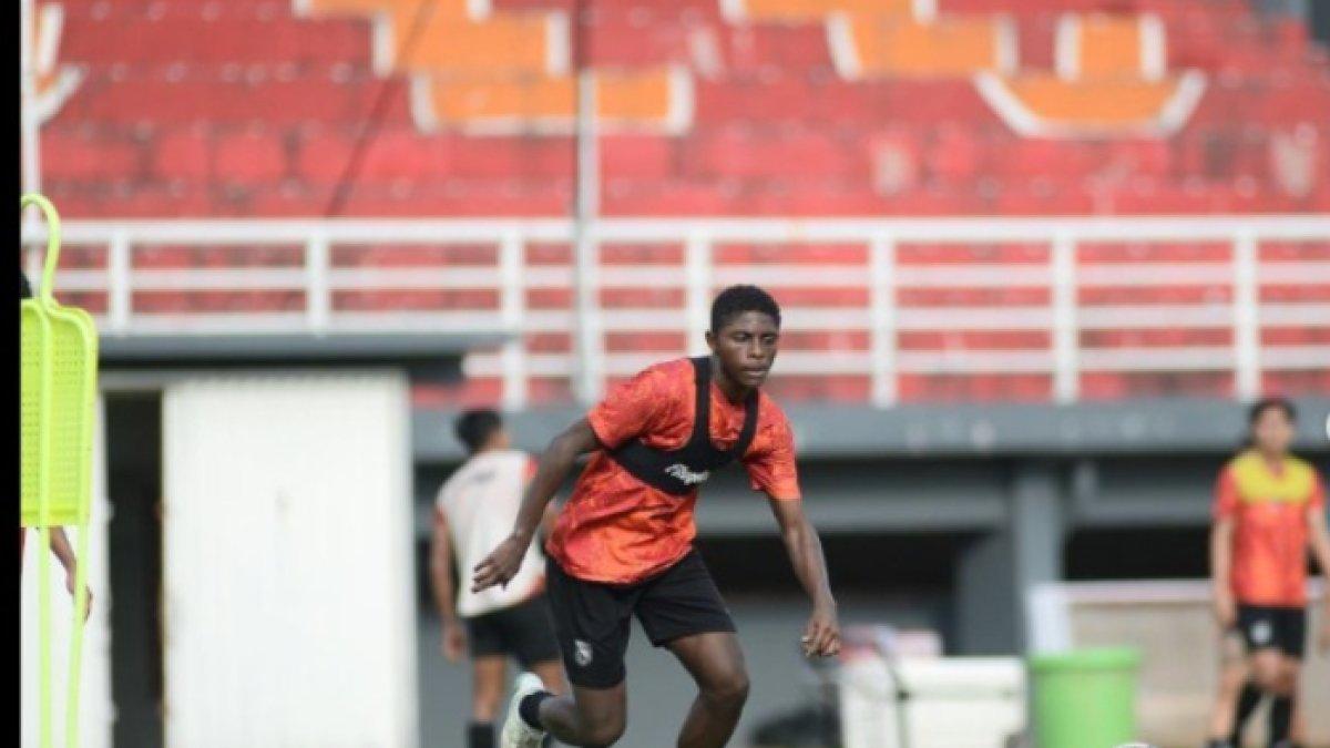 Hugo Samir saat berseragam Borneo FC U20 mengikuti sesi latihan