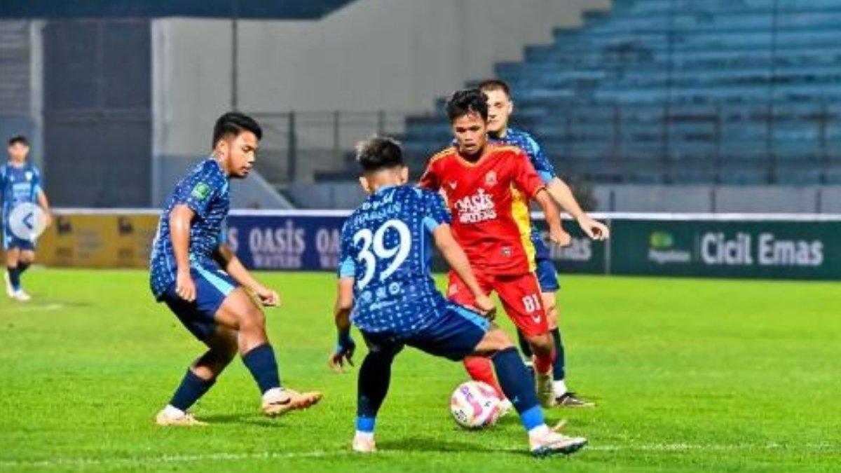 Potret Ichsas Baihaqi (merah) saat berseragam Persijap Jepara.