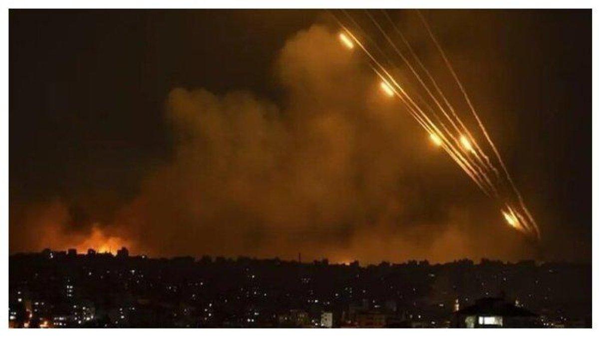 Iran menyerang Israel dengan ratusan rudal pada Selasa malam, (1/10/2024).