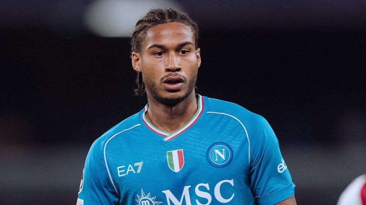 BURSA TRANSFER - Sosok gelandang bertahan Jens Cajuste saat berseragam Napoli (13/12/2023). Besiktas resmi mengajukan tawaran peminjaman untuk gelandang Napoli, Jens Cajuste, yang sebelumnya bersinar bersama Ipswich Town. Akankah ia kembali hijrah demi menit bermain reguler?