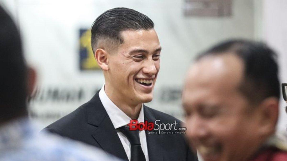 Calon pemain naturalisasi timnas Indonesia bernama Jay Idzes tiba di Kantor Kemenkumham DKI Jakarta, Cawang, Kamis (28/12/2023).