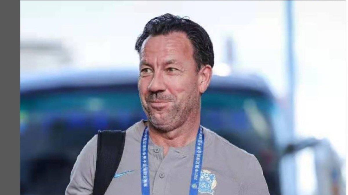 PELATIH BARU - Jean Paul van Gastel resmi diperkenalkan sebagai pelatih kepala PSIM Yogyakarta, Selasa (17/6/2025).