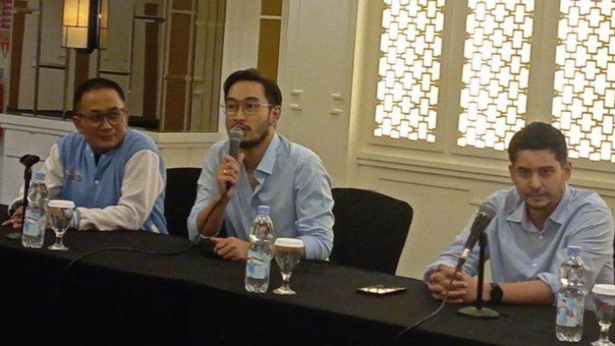 Jeje Ritchie Ismail alias Jeje Govinda saat berbicara kepada wartawan menanggapi hasil quick count Pilkada Bandung Barat di eL Hotel Bandung, Rabu (27/11/2024) malam.