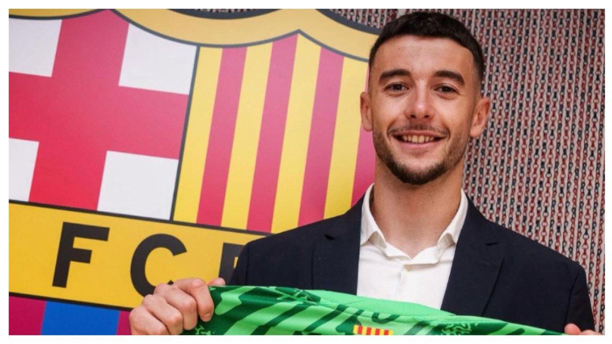 RUMOR TRANSFER - Sosok kiper terbaru Barcelona Joan Garcia yang berasal dari timnas Espanyol