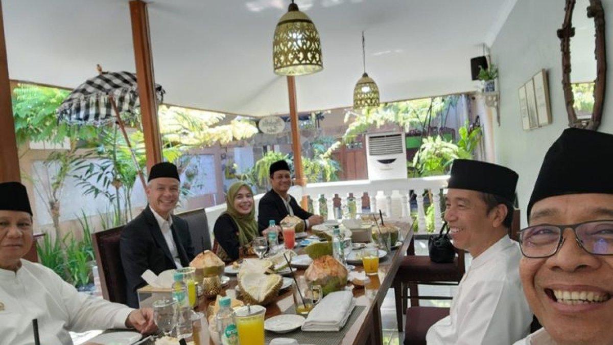 Presiden Joko Widodo makan siang bersama Menteri Pertahanan Prabowo Subianto dan Gubernur Jawa Tengah Ganjar Pranowo di Pekalongan, Jawa Tengah pada Selasa (29/8/2023).