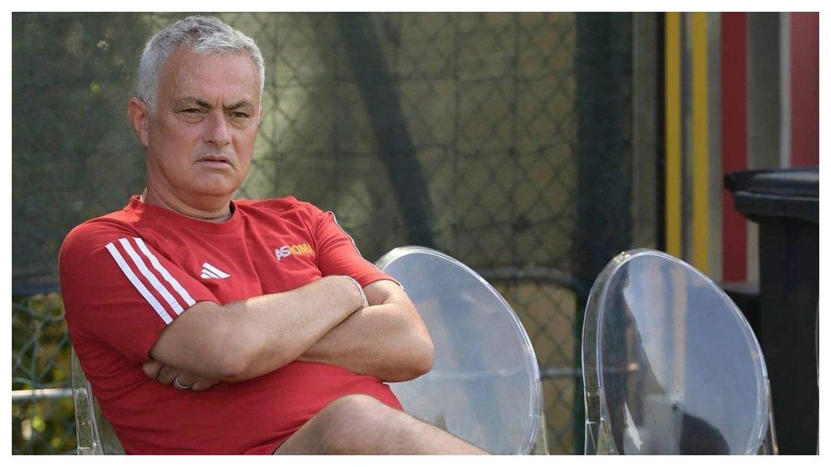 Momen satu minggu Jose Mourinho melatih AS Roma setelah pergantian musim dari 2022/2023 ke 2023/24.