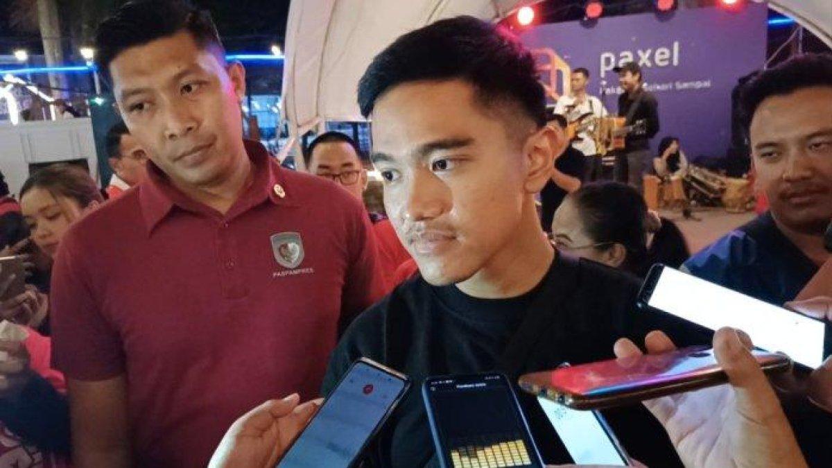 Ketua umum Partai Solidaritas Indonesia (PSI) Kaesang Pangarep saat berkunjung ke wisata kuliner SOR Kerkhof, Kabupaten Garut, Jawa Barat, Minggu (8/9/2023).