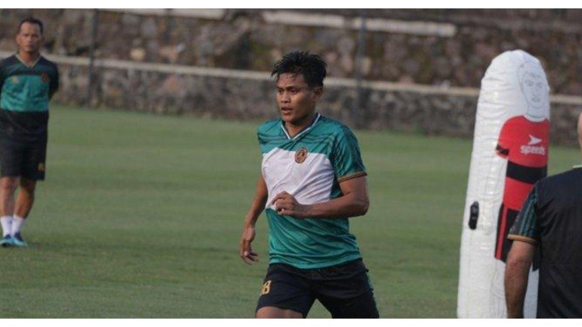 PROFIL PEMAIN - Fachruddin Aryanto saat menjalani latihan bersama PSS Sleman di lapangan Pakembinangun, Sleman, Senin (1/7/2024). Potret Fachruddin Aryanto kapten PSS Sleman yang hingga kini harus akhiri musim dengan cepat bersama PSS Sleman, Selasa (25/3/2025).