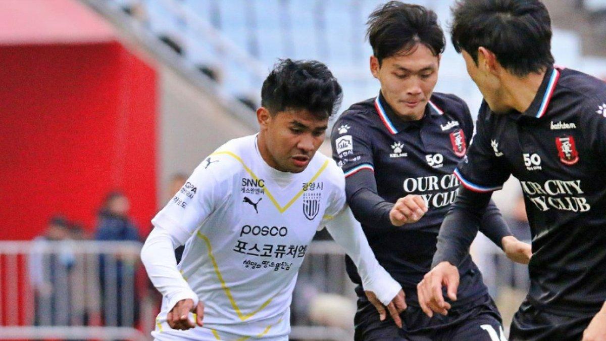 Kapten Timnas Indonesia, Asnawi Mangkualam saat membela Jeonnam Dragons lawan Bucheon FC di Bucheon Stadium, Senin (27/11/2023).