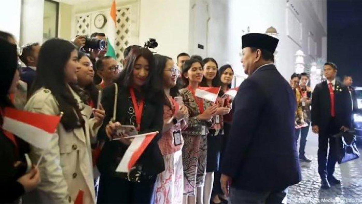 Kedatangan Presiden Prabowo di New Delhi disambut antusias oleh para mahasiswa Indonesia yang kuliah di India, Kamis (23/1/2025) malam.