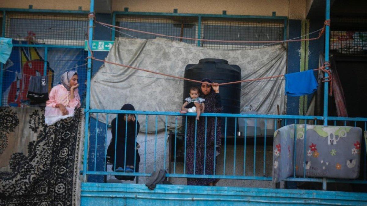 Para keluarga di Gaza tinggal di penampungan dengan sanitasi yang kurang bersih. (22/9/2024).