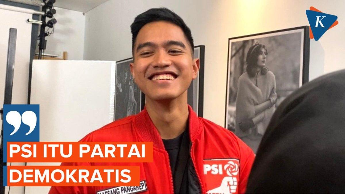 Ketua Umum PSI Kaesang Pangarep dalam sesi berfoto dengan atribut PSI, Rabu 4 Oktober 2023
