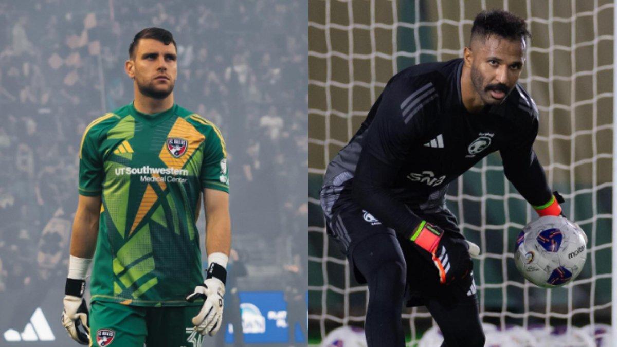 Berikut potret kiper Indonesia (kiri) dan kiper Arab Saudi (kanan).