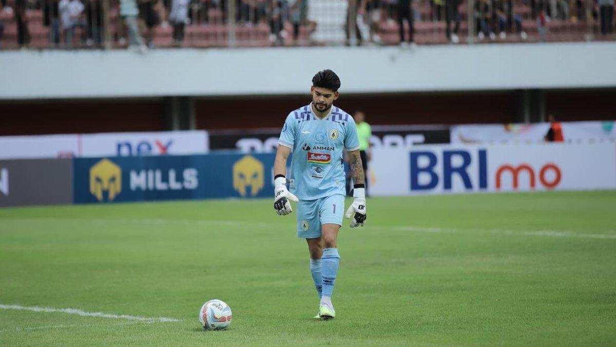 Potret kiper PSS Sleman asal Filipina, Anthony Pinthus di Liga 1 2023.