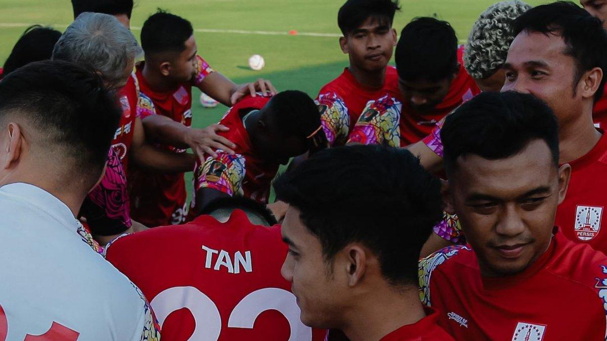 Potret sesi latihan dari Persis Solo jelang melawan Persija Jakarta di pekan ketiga Liga 1 2024. Persis Solo sendiri adalah klub yang dimiliki oleh Kaesang Pangarep sejak 20 Maret 2021 lalu.