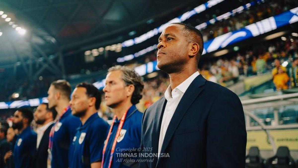 TIMNAS INDONESIA VS AUSTRALIA - Pelatih Patrick Kluivert memimpin Timnas Indonesia melawan Australia di Allianz Stadium, Sydney, Kamis, 20 Maret 2025.
