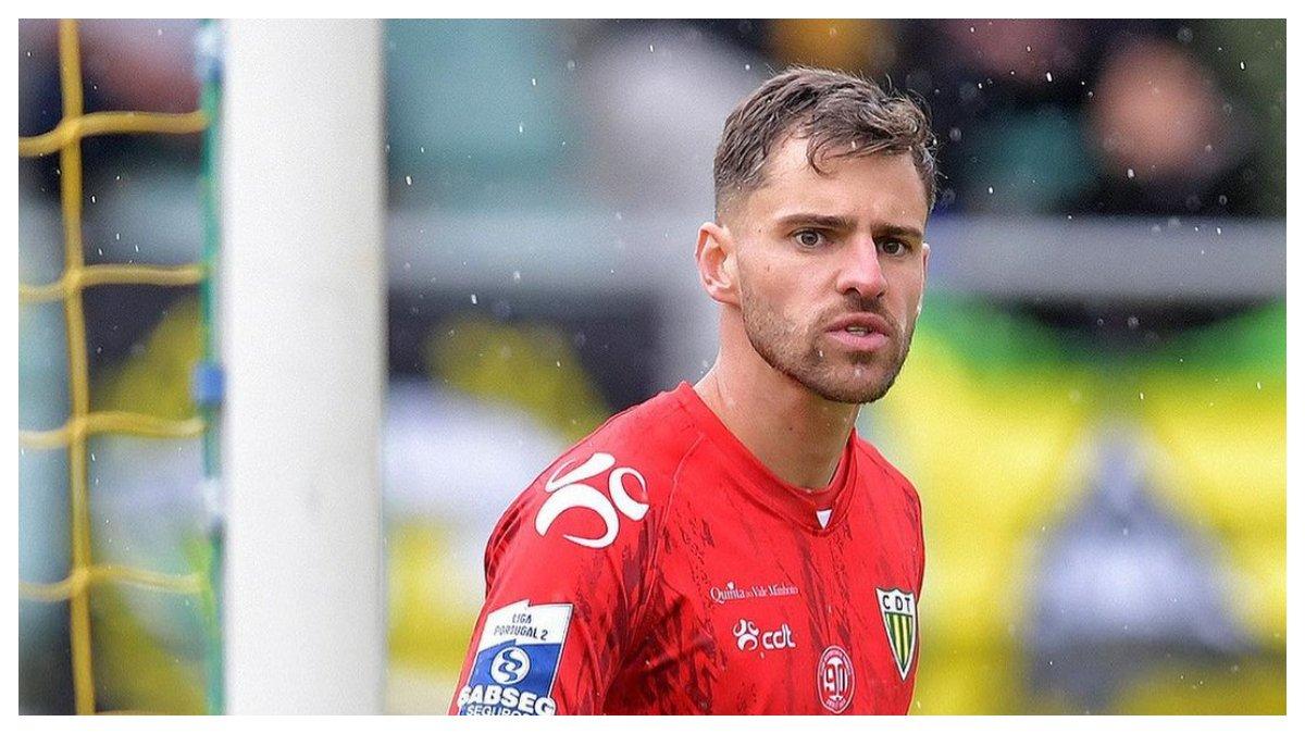Potret Leo Navacchio berseragam CD Tondela.