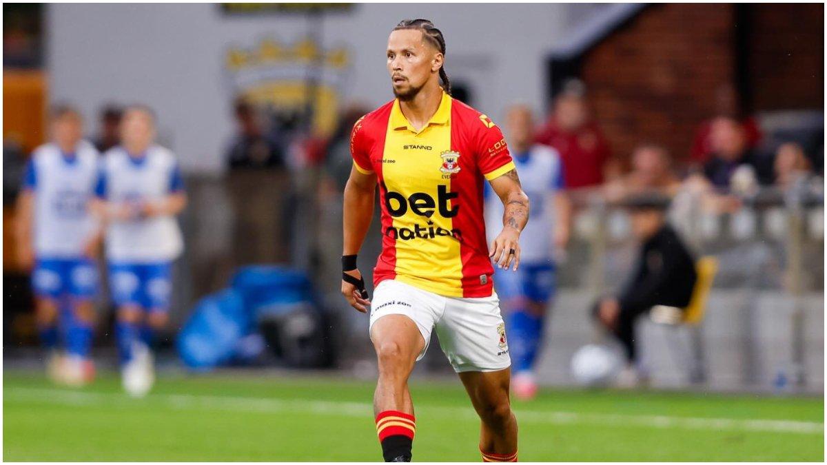 Sosok fullback kanan milik Go Ahead Eagles, Luca Everink saat bermain di Eredivisie Belanda.