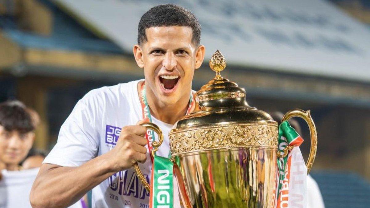 Sosok Lucao do Break, striker asal Brasil milik Hai Phong FC yang rumornya dilirik oleh PSIS Semarang, PSM Makassar, dan PSS Sleman jelang Liga 1 2024.