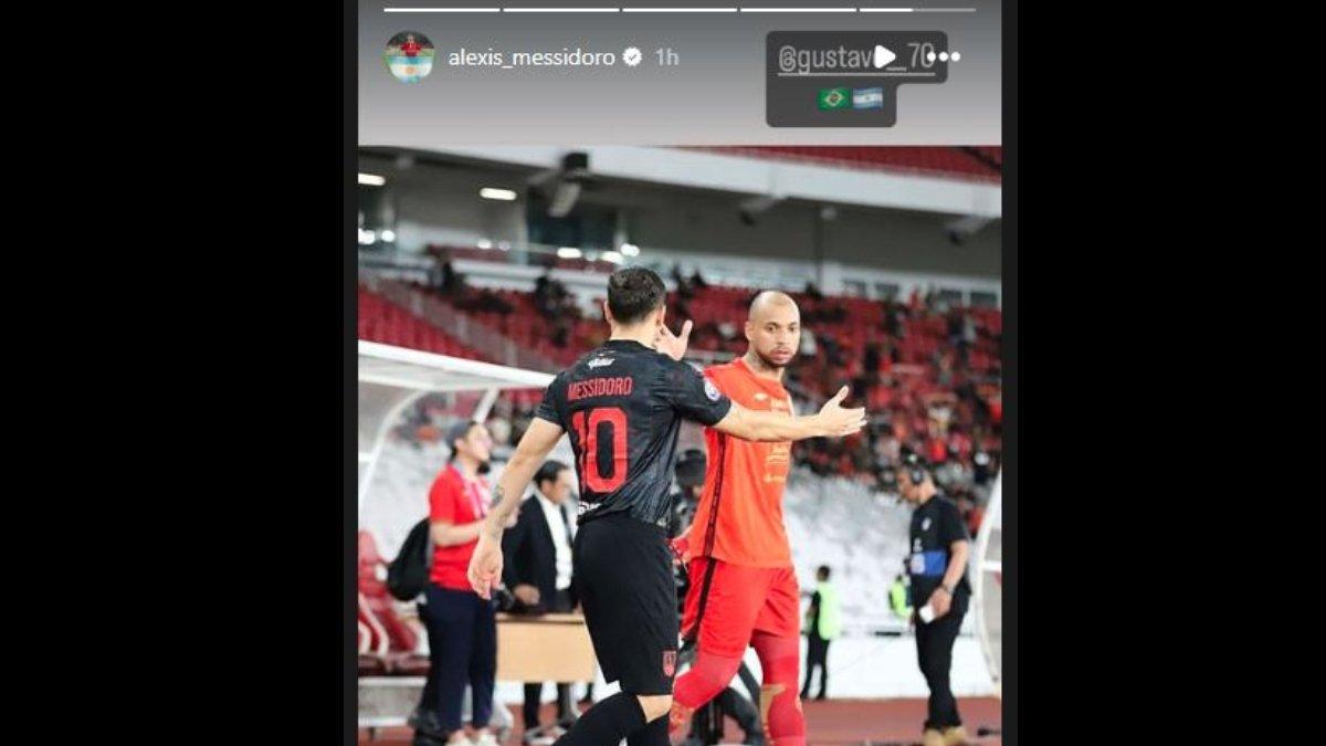 Unggahan Instagram gelandang Persis Solo Alexis Messidoro yang disinyalir menjadi kode agar Laskar Sambernyawa merekrut Gustavo Almeida dari Arema FC, Jumat, 19 April 2024.