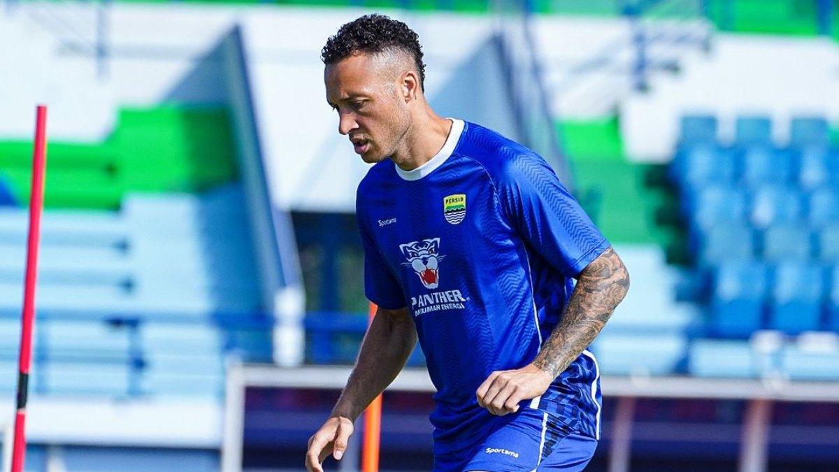 Potret winger baru Persib Bandung, Mailson Lima saat menjalani sesi latihan pada Selasa, 6 Agustus 2024.