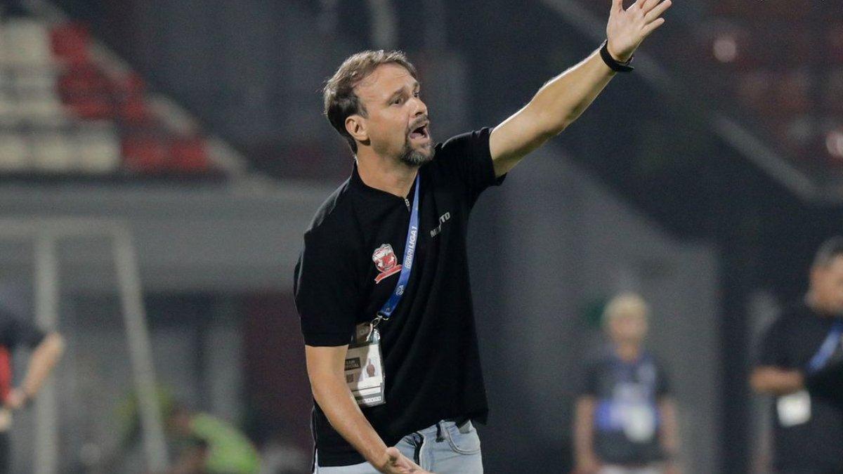 Inilah sosok Mauricio Souza yang sia-siakan riwayat gelar dan sejarah di Liga 1 bersama Madura United.