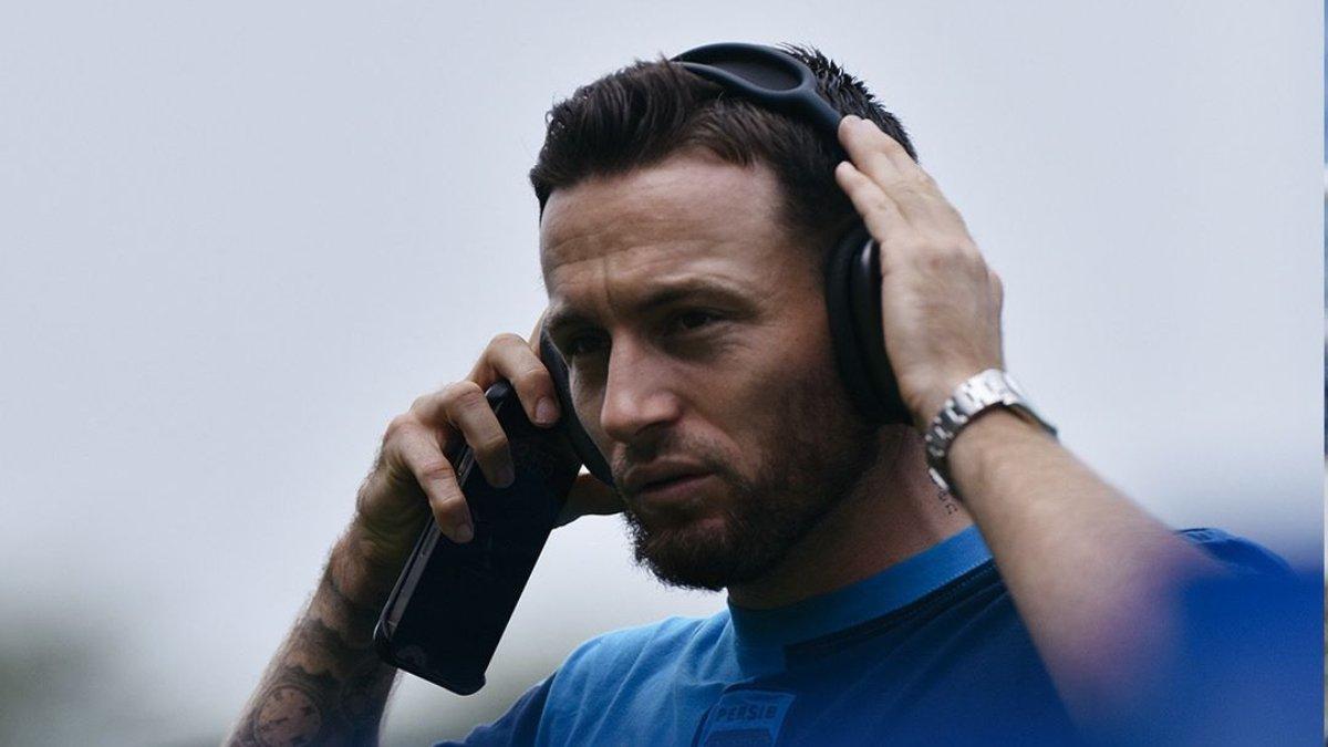 Potret Marc Klok sesaat sebelum laga Persib Bandung melawan Persija Jakarta di pekan keenam Liga 1 2024.