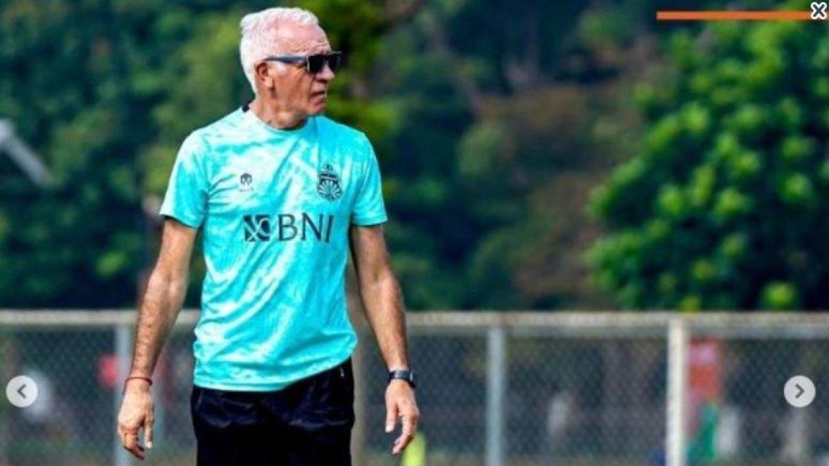 Potret Mario Gomez saat masih menjadi pelatih Bhayangkara FC (10/1/2024). Bekas pelatih Persib Bandung yang bisa jadi opsi menarik PSS Sleman dan PSBS Biak.