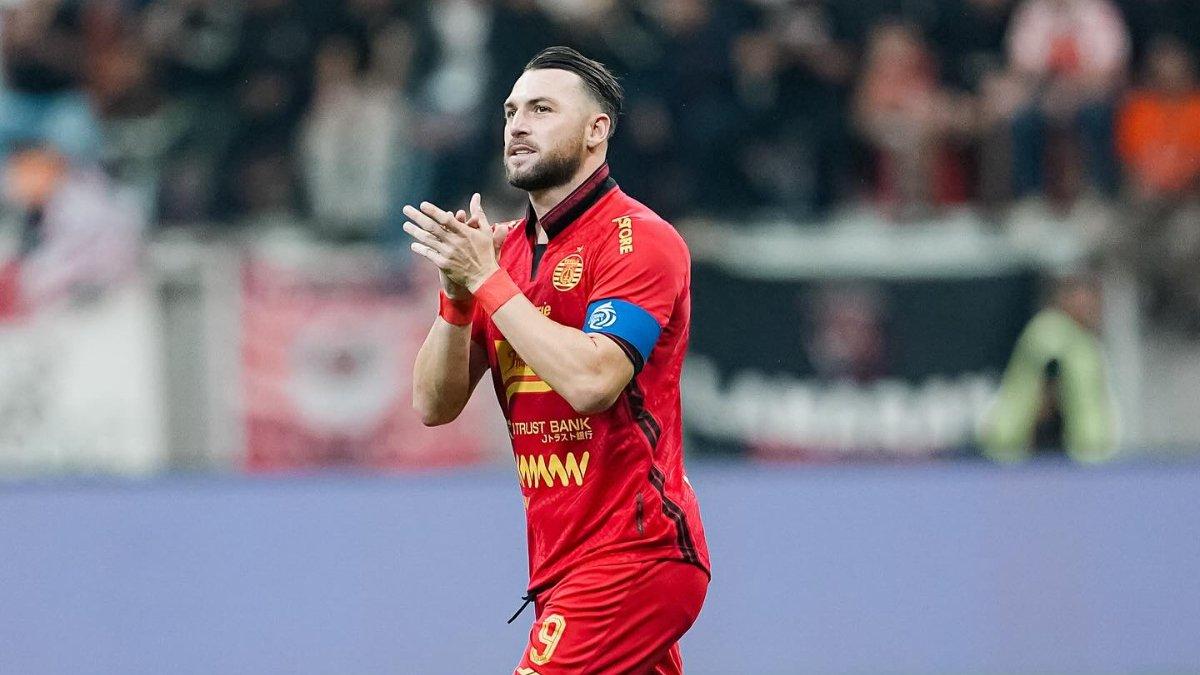 PERSIJA JAKARTA VS MALUT UNITED - Marko Simic menjadi kapten Persija Jakarta saat menghadapi Malut United dalam lanjutan pekan ke-34 Liga 1 2024/2025 di Jakarta International Stadium, Jumat, 23 Mei 2025.