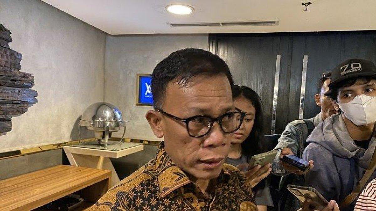 Politikus PDIP Masinton Pasaribu saat mengomentari tentang pasangan Prabowo-Gibran di kawasan Jakarta Pusat, Kamis (7/9/2023).