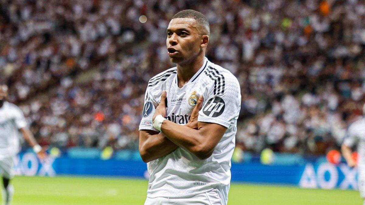 Aksi selebrasi pemain baru Real Madrid, Kylian Mbappe saat mencetak gol ke gawang Atalanta di ajang UEFA Super Cup 2024, Kamis (15/8). Berkat gol Kylian Mbappe, Real Madrid berhasil mengalahkan Atalanta dengan skor 2-0.