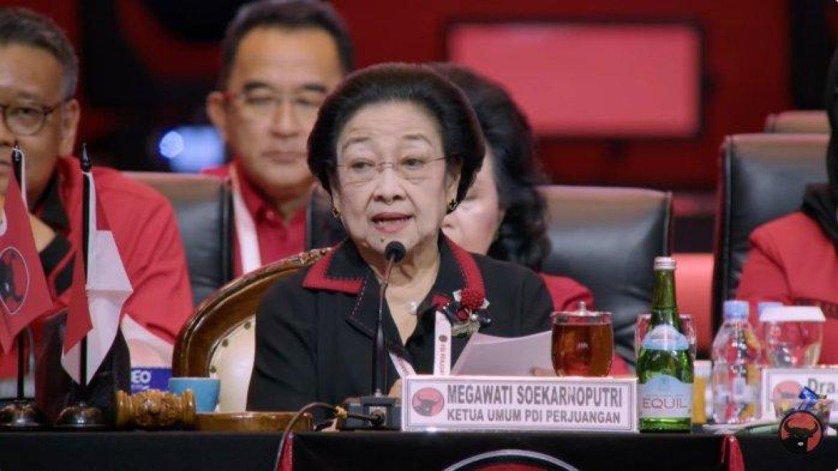 Ketua Umum PDIP, Megawati Soekarnoputri saat berpidato dalam penutupan Rakernas IV PDI Perjuangan yang digelar di JIExpo, Jakarta Pusat pada Minggu (1/10/2023).