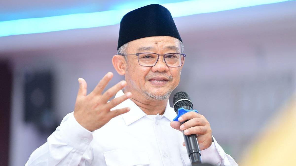 Mendikdasmen Abdul Mu'ti dalam kunjungan kerja ke SMK Negeri 1 Batam, Provinsi Kepulauan Riau pada Jumat (15/11/2024)