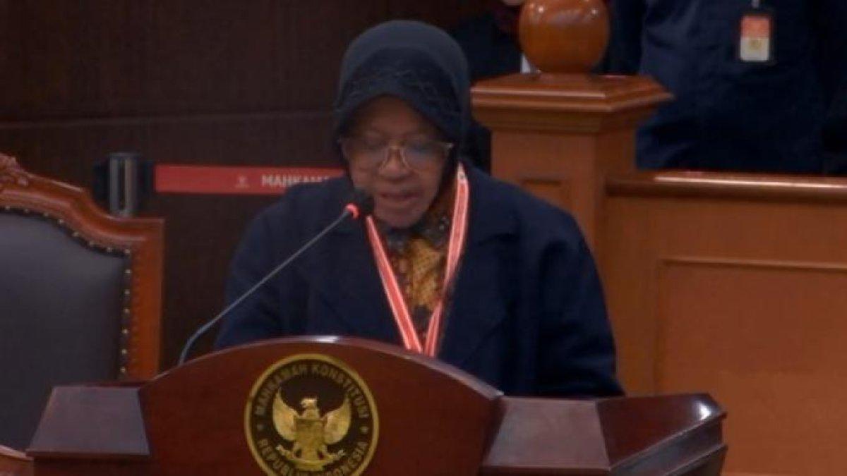 Menteri Sosial (Mensos) Tri Rismaharini hadir dalam sidang sengketa hasil Pilpres 2024 di MK, Jakarta, Jumat (5/4/2024).