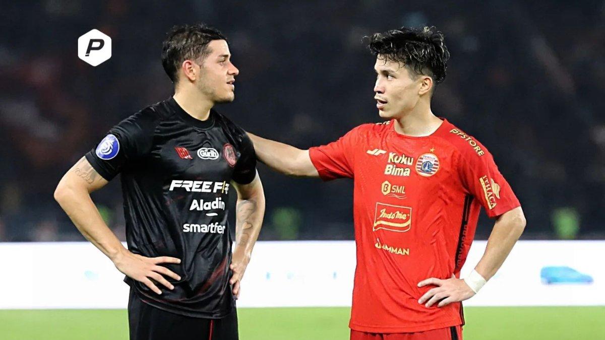 Momen kedekatan Ryo Matsumura dengan Alexis Messidoro di laga Persija Jakarta kontra Persis Solo.