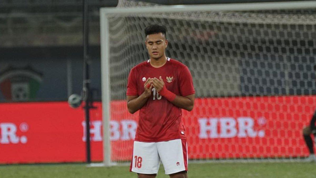 Potret Muhammad Rafli berseragam Timnas Indonesia. Terkini, gelandang serang kesayangan bos Arema FC santer diminati Persija Jakarta untuk arungi perhelatan Liga 1 musim 2024/2025.