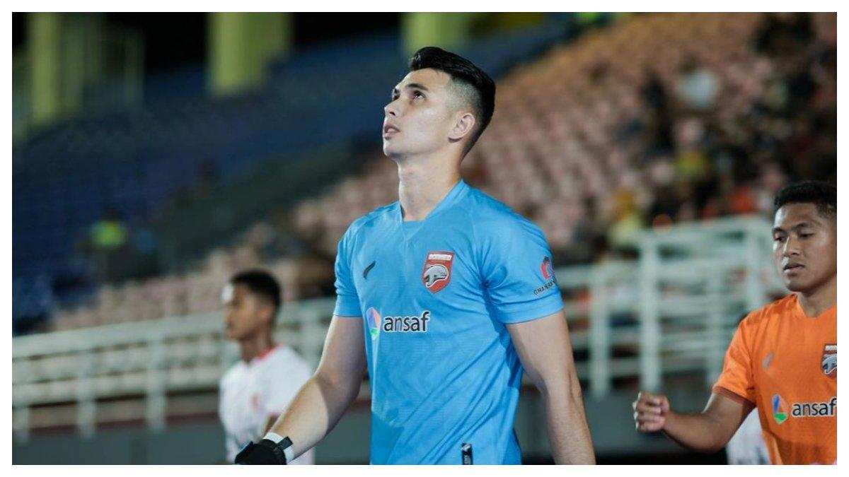 Pertandingan pertama Nadeo Argawinata bersama Borneo FC pada 20 Juni 2023.