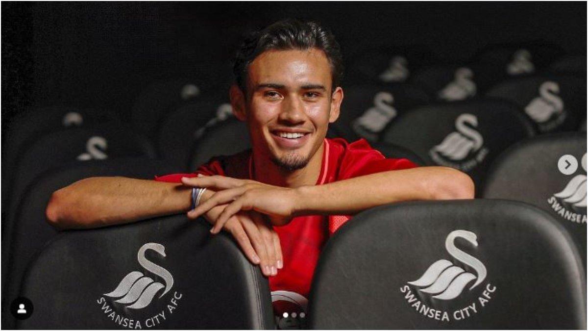 Nathan Tjoe-A-On pemain sepak bola berdarah Indonesia yang bermain di Swensea City.