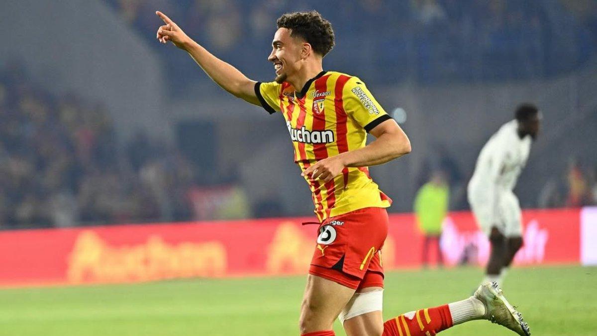 BURSA TRANSFER - Sosok Neil El Aynaoui usai mencetak gol untuk RC Lens saat pertandingan melawan Monaco dengan skor akhir 4-0 untuk kemenangan RC Lens (18/5/2025). AS Roma belum menyerah memburu Neil El Aynaoui dari RC Lens. Meski proposal awal ditolak, klub ibu kota Italia itu kembali membuka negosiasi.