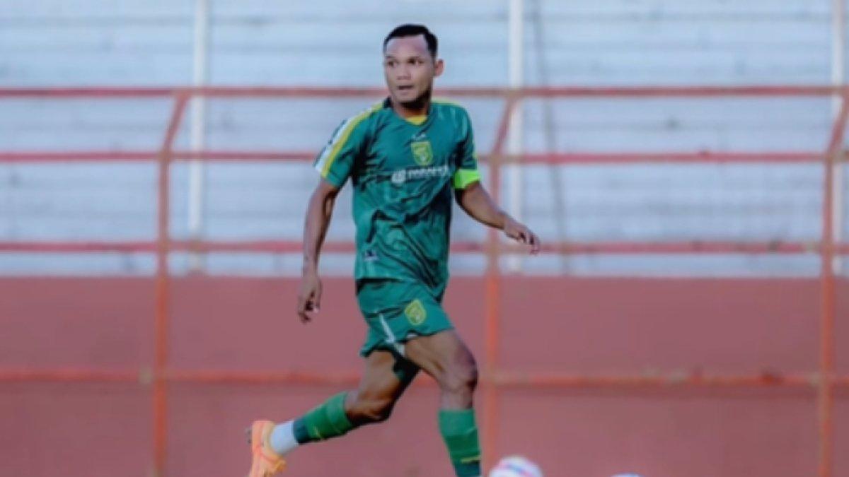 Potret Oktafianus Fernando, gelandang sayap kanan Persebaya Surabaya.
