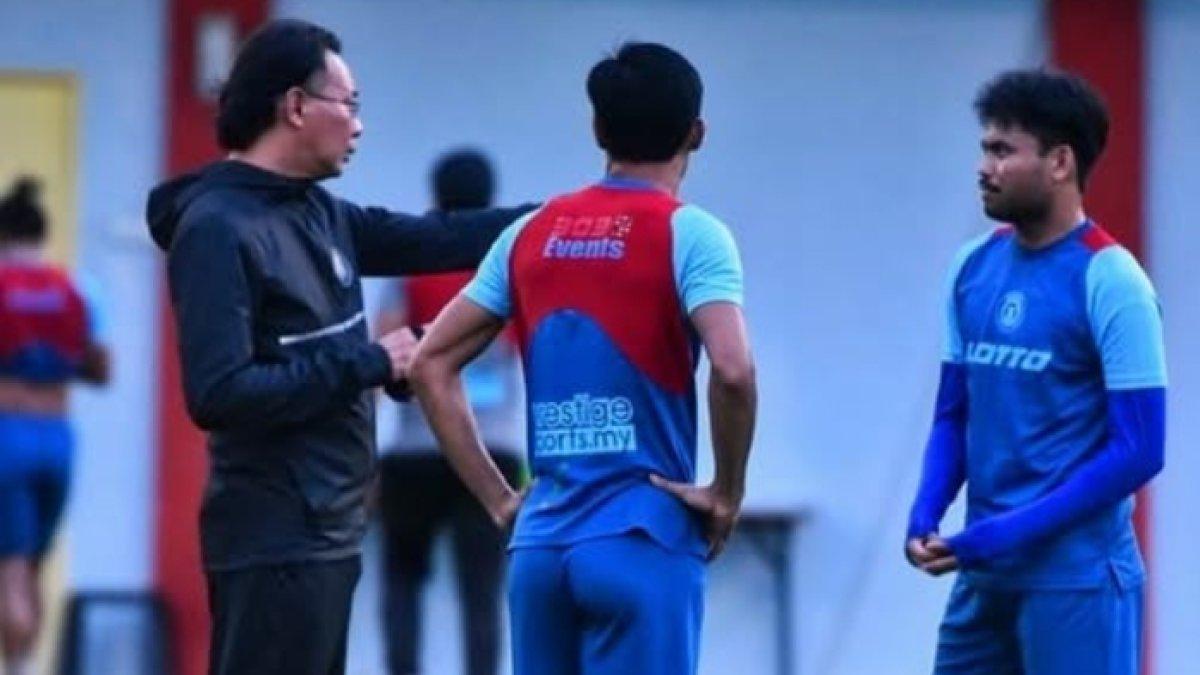 Potret pelatih anyar Persis Solo, Ong Kim Swee sewaktu melatih Sabah FC (kiri) dan Saddil Ramdani (kanan).