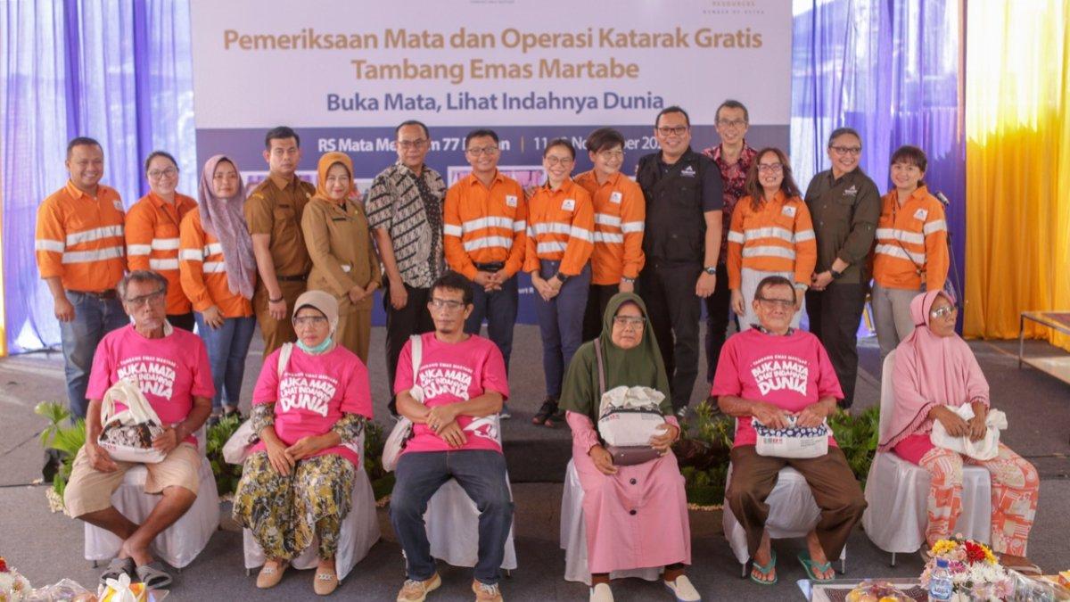 Potret kegiatan Operasi Katarak Gratis Agincourt Resources di Sumatera Utara.