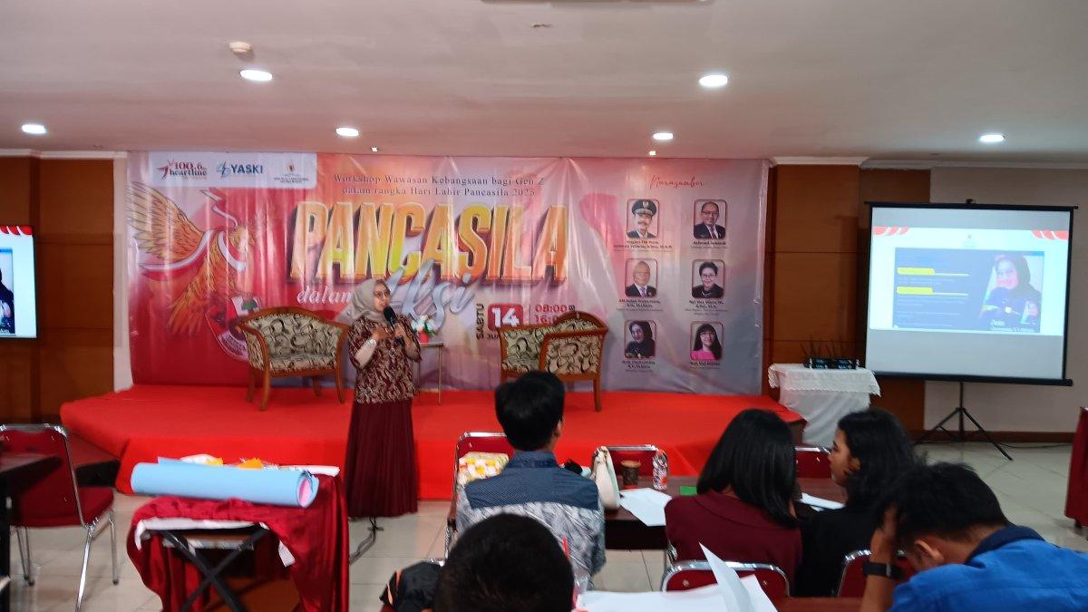 PANCASILA DALAM AKSI -  Anis Choirunnisa dari DPD IKAL LEMHANNAS Provinsi Banten, dalam pembekalannya tentang Bhinneka Tunggal Ika di Radio Heartline,  Karawaci, Tangerang, Sabtu (14/06/2025).