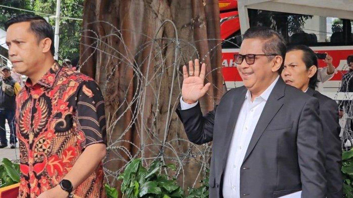 Sekretaris Jenderal PDIP Hasto Kristiyanto memenuhi panggilan Komisi Pemberantasan Korupsi (KPK) pada hari ini, Senin (13/1/2025).