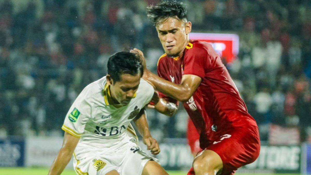 DUEL SENGIT - Cuplikan pertandingan antara Persijap Jepara kontra Bhayangkara FC di pekan kelima Grup Y 8 Besar Liga 2 2024, Rabu (12/2).